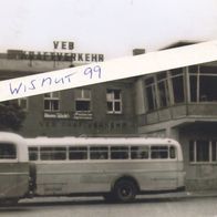 Bus-Foto DDR Oldtimer VEB IFA Kraftverkehr Aue Personenverkehr Wartehalle