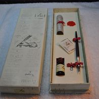 Kalligraphie Set in Geschenkverpackung mit Holzschreibfeder, Ersatz 10 ml Tinte rot