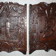 2 kleine antike Hängeschränke - Türen mit Schnitzerei (Burg & Mann mit Pfeife)