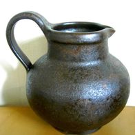 Keramik Henkel - Krug / Henkel - Vase handgetöpfert, signiert, dunkelbraun
