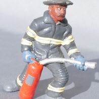 Bully amerikanischer Feuerwehrmann mit Feuerlöscher