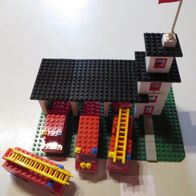 Lego 357 Feuerwehrstation von 1973 und 620 Feuerwehrauto Auto von 1970 komplett