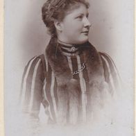 Heimatbeleg (217) CDV Kabinettfoto 6.5 x 10,5cm Julie Beekmann Krefeld gegr. 1879
