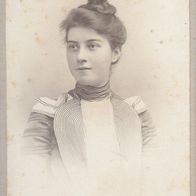 Heimatbeleg (234) CDV Kabinettfoto 6,5cm x 10,5cm Atelier Hertel Weimar 1900 Frau