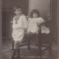 353) Kabinettfoto 16,5cm x 10,5cm Atelier Ucko Waldenburg Schlesien Kinder mit Stuhl