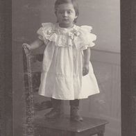 428) CDV Kabinettfoto 16,5 x 7,5cm Kind auf Stuhl stehend J. Volk Gelsenkirchen