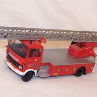 Schuco Feuerwehrauto - Mercedes Benz LP 813, Skala - 1:43