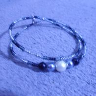 Silberfarbener Armreif mit verschiedenen Perlen gebraucht Modeschmuck