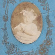 CDV Kabinettfoto Baby Kleinkind oval dünn 1870er Rückseite unbedruckt 6,5cm x 10,5cm