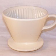 Alter 4-Loch Keramik Kaffeefilter vor 1950, Beige-Farbe