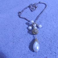 Silberfarbene Kette mit Weißen Perlen und Tropfenperle gebraucht Modeschmuck