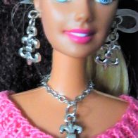 Handmade Barbie Schmuck. Set silberfarben mit französischen Lilien