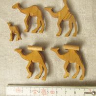 Holzminiaturen Figuren * 5 kleine geschnitzte Kamele für Pyramide o.ä.