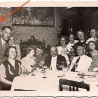 Foto s/ w : Man hat schon Strom in der guten Stube . . .