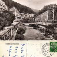 AK Wildbad Schwarzwald, Trinkhalle mit Olgastraße s/ w von 1959