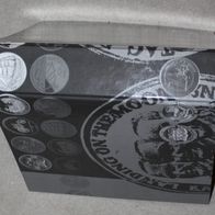 schönes Münzenalbum in Münzenmotiven, mit 2 Seiten für 64 Münzen