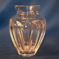 Alte, massive, mundgeblasene und sehr schön geschiffene kleine Glas-Vase