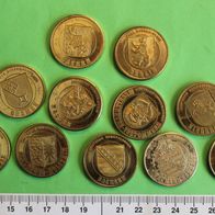 schwere Medaillen bzw. Wertmarken, goldfarbig bronziert, 11 Stück, von MEGA-Spielgerä