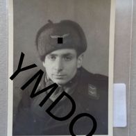 Foto 1942 Luftwaffe Soldat mit seltener russischer Beute Winter-Fellmütze Wk 2