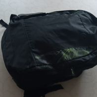 neuer Rucksack mit Regenschutz