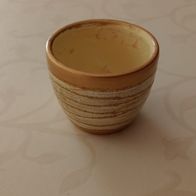 kleiner Übertopf mit glitzerndem Gold ca. 6 cm hoch, 6,5 cm Innendurchmesser