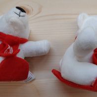 Kleiner Eisbär Teddy rotem Coca Cola Schal und rotem Snowboard Sitzend Kuscheltier 1