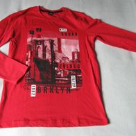 Jungen Pulli 158 164 NEU rot mit Print Sommer Herbst Winter Kleidung