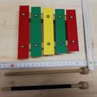 Kinder Holz Metall Mini Xylophon rot grün gelb 5 Töne Noten zwei Holzschläger