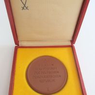 Meissener Porzellan Medaille / Böttger Steinzeug mit Meissner Schwertern * Berlin