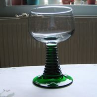 Weinglas mit grünem Fuß - Weinrömer - von Luminarc