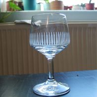 Likörglas in schlichtem Design mit Mattglas Streifenschliff