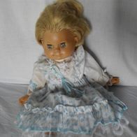 Puppe mit blondem Haar und Kleid (M#)