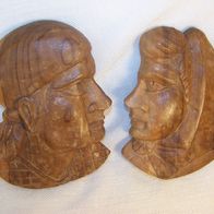 2 Holz Relief-Köpfe