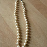 Hübsche Perlenkette , 39 cm Verschluss silber