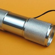 NEU: Mini LED Taschen Lampe Alu 9 LED`s silber 9cm Arbeits Leuchte Hand Schlaufe