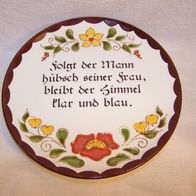 Schramberg Keramik Wandteller mit Spruch - " Folgt der Mann.", handbemalt, 60er * **