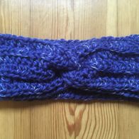 Gehäkeltes Twist-Stirnband aus weicher Schurwolle (Handmade, Handarbeit) Blau