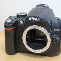 Nikon D5000 12.3 MP SLR-Digitalkamera DEFEKT, FAULTY!