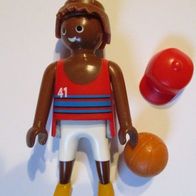 Playmobil Basketball-Spieler mit Mütze und Ball