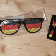 Brille und Ohrhänger im Set, Deutschland, Merchandising, Party, Event, cool