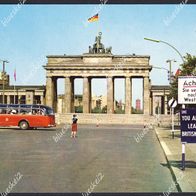 Ak Berlin: Brandenburger Tor mit Bus