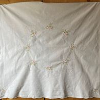 Mitteldecke mit gestickten Blumen Gr. 81 x 81 cm (4122 - 4126)