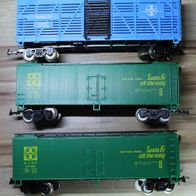 3x Mehano H0 Santa Fé Güterwagen 2x grün und 1x blau