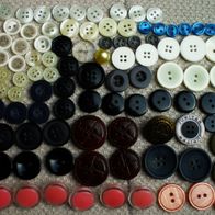 Konvolut 116 Knöpfe Farbe: Weiß, Schwarz, Blau, Durchsichtig, Rosa, Grau