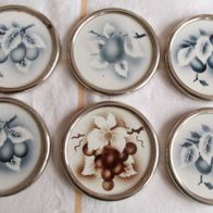 6 herrliche alte Keramik Untersetzer mit Metallmontur Jugendstil Spritzdekor Obst