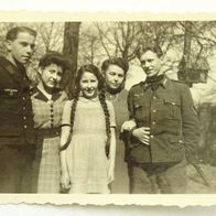 Familienfoto - Junge WH Soldaten - Mai 1945