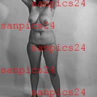 PHOTO - EROTIK - 2/6 NAKED OLDER WOMAN IN POSE #30