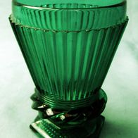 Becher aus grünem Glas - geriffelt mit Drehkranz - ca. 12,5 cm
