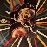 Hollos Ilona - Valaki Kell Nekem Is/ Mondd Hat A Szemembe/ Nem Allhat Kozenk 45 EP 7"
