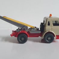 Wiking #631 IH Abschleppwagen hellgelbgrau